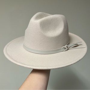 Gorgeous Ivory Hat - Only worn once!
